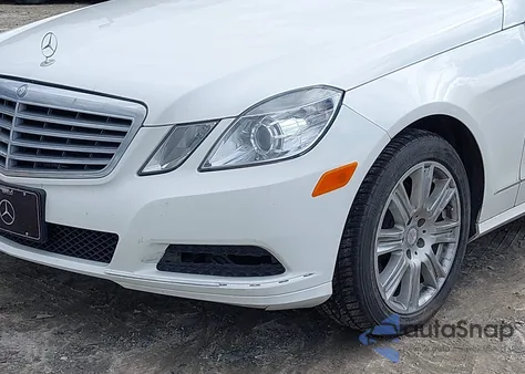 2013 Mercedes-Benz E 350 4Matic z USA, uszkodzony, nr VIN WDDHF8JB3DA672088